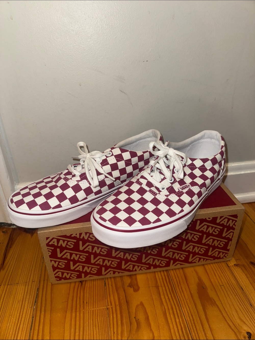 Vans Checkerboard Low-Top in Red and White